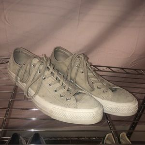 converse grey low top sneaker